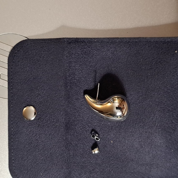 JULY LOTUS silver-tone Waterdrop earrings. NWT - Picture 3 of 5